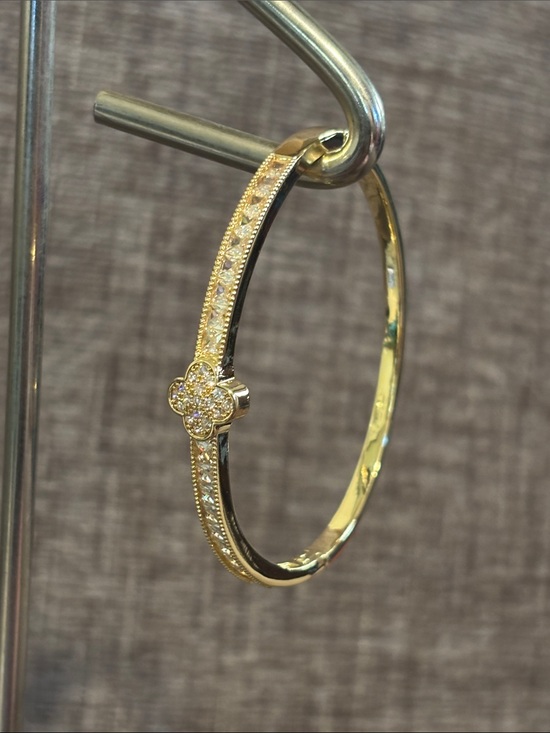 Jewelry - Gold Clover Pavé Hinged Bangle Bracelet - Women Jewelry